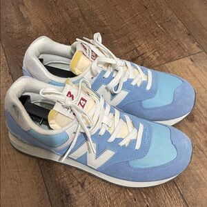 New Balance 574 blue white mens sz 8.5 woman’s sz 10